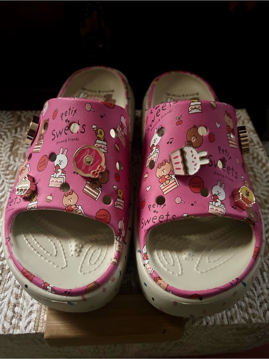 CROCS Shoes - ‘Petit Sweets’ Line Friends x Crocs Stomp Kawaii Slide Sandals. W7